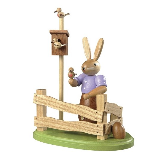Hasenfrau am Gartenzaun farbig lasiert, klein, 14cm