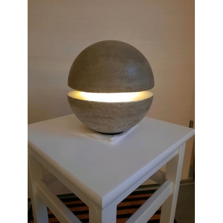 Kugellampe aus Beton mit einem Durchmesser von 20cm