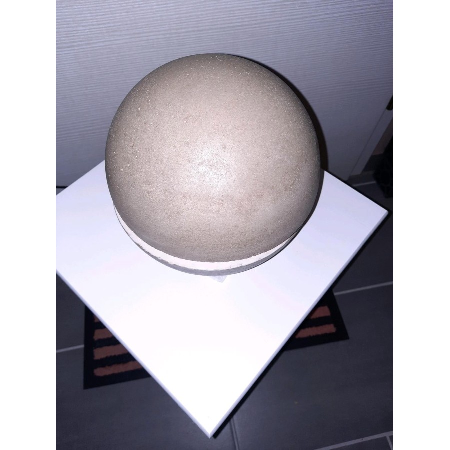 Kugellampe aus Beton mit einem Durchmesser von 20cm